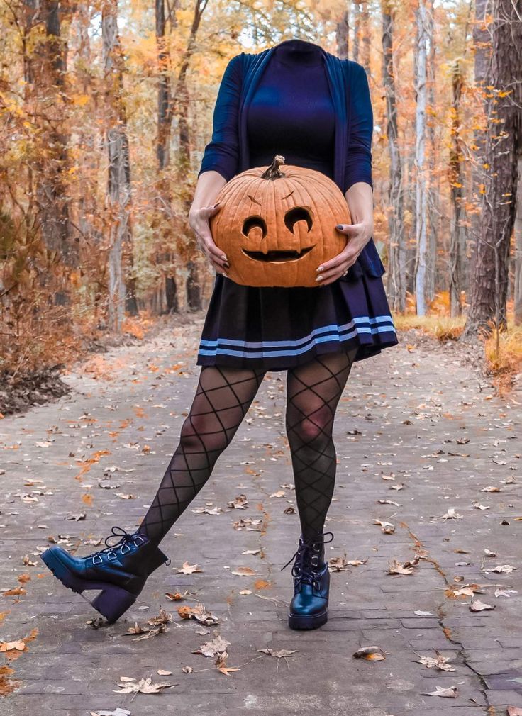 Halloween
Photoshoot
Pumpkin head Halloween Photoshoot Ideas Pumpkin Head, Pumpkin Ghost Costume, Pumpkin Head Drawing Reference, Holding A Pumpkin Reference, Halloween Reference Photos, Pumpkin Head Photography, Pumpkin Head Painting, Holding Pumpkin Pose Reference, Halloween Poses Reference