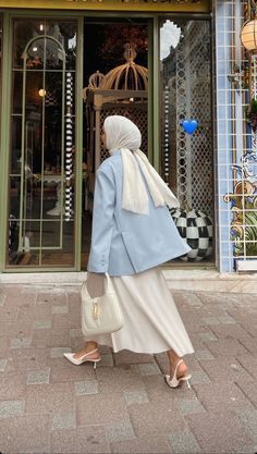 Strong Feminine Outfits, Hijabi Date Night Outfit, Hijabi Style Summer, Hijab Modern Style, Hijab Skirt Outfit, Old Money Hijab Outfit, Elegant Hijab Style, Elegant Hijab Outfit, Classy Hijab Outfits