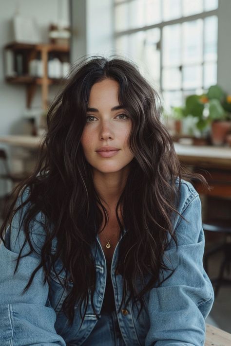 Long Layered Brown Hair, Medium Length Hair Brunette, Long Textured Haircut, Mid Back Length Hair, Pale Skin Dark Hair, Wavy Brunette Hair, Herb Products, Newyork Streetstyle, Long Wavy Haircuts