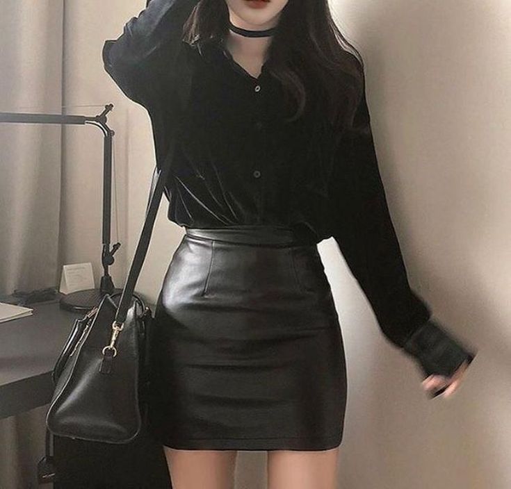 Style Edgy Soft Grunge, Mode Edgy, Korean Fashion Ideas, Rock Outfit, Women Fashion Edgy, Outfit Trends, Korean Fashion Trends, Indie Outfits, Going Out Outfits