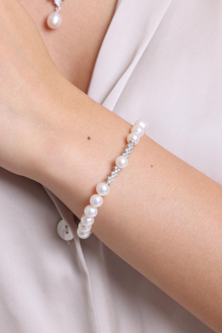 MATERIAL SPECIFICATIONS Metal : 14K Gold Gemstone: Pearl and Zircon Pearl Color: White Pearl Quality: AA Pearl Grain Size: 7 mm  Pearl Grain Shape: Round Bracelet Lengt: 18-19-20-21-23 cm Stock Code: Z098467 THE WEIGHT OF OUR PRODUCTS MAY VARY + - 5% GR The products will be securely shipped in special gift boxes, free of charge. Our handmade jewelry is crafted by our experienced team of jewelry makers with an eye for detail and perfection.  FOR OUR OTHER PRODUCTS PLEASE CHECK OUT: https://www.et Elegant Bracelets With Sparkling Stones For Anniversary, Elegant Bracelet With Sparkling Stones For Anniversary, Elegant Pearl Bracelet With Diamond Accents, Elegant Diamond Bracelet With Sparkling Stones For Anniversary, White Sparkling Stones Tennis Bracelet For Wedding, Classic Diamond Beaded Bracelets For Formal Occasions, Dainty Diamond White Bracelets For Formal Occasions, Dainty Diamond Bracelet With Sparkling Stones For Formal Occasions, Elegant Crystal Bracelet With Diamond Accents