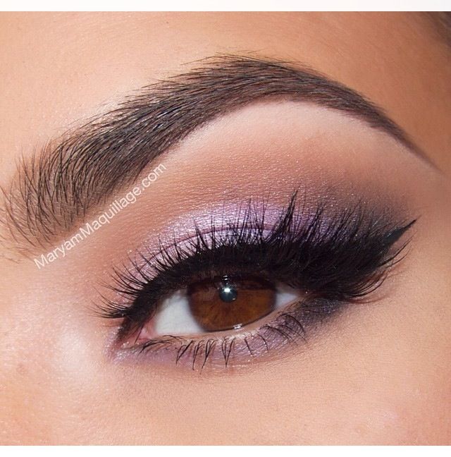 Makeup That Goes With Purple Dress, Prom Makeup With Purple Dress, Makeup For Lilac Dress, Lilac Eye Makeup, Bridal Makeup For Brown Eyes, Quince Makeup, Dream Quinceanera, Lilac Eye, Lilac Eyeshadow