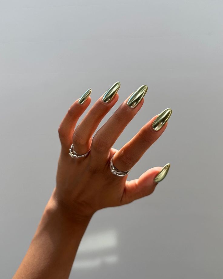 Winter Chrome Nails, Green Chrome Nails, Metallic Nail Colors, Photo Nails, Nail Chrome, Winter Nail Polish, Nails Autumn, Minimal Nails Art, Metallic Nail