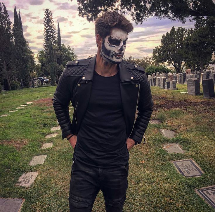 nick bateman Mara Dyer, Leather Jacket Outfit Men, Nick Bateman, Skeleton Face, Leather Jacket Outfits, Fantasias Halloween, Mens Halloween Costumes, Up Halloween, Leather Outfit