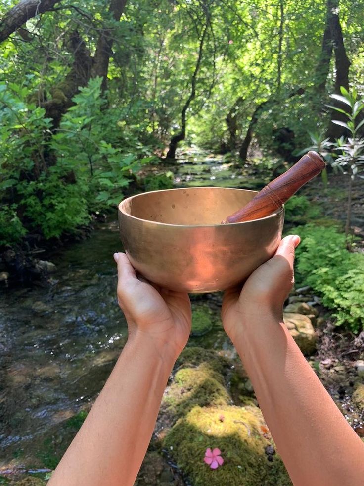 Meditation Bowl, Vipassana Meditation, Tibetan Bowls, Healing Era, Sound Bath, Sound Therapy, Tibetan Singing Bowls, Healing Therapy, Singing Bowl