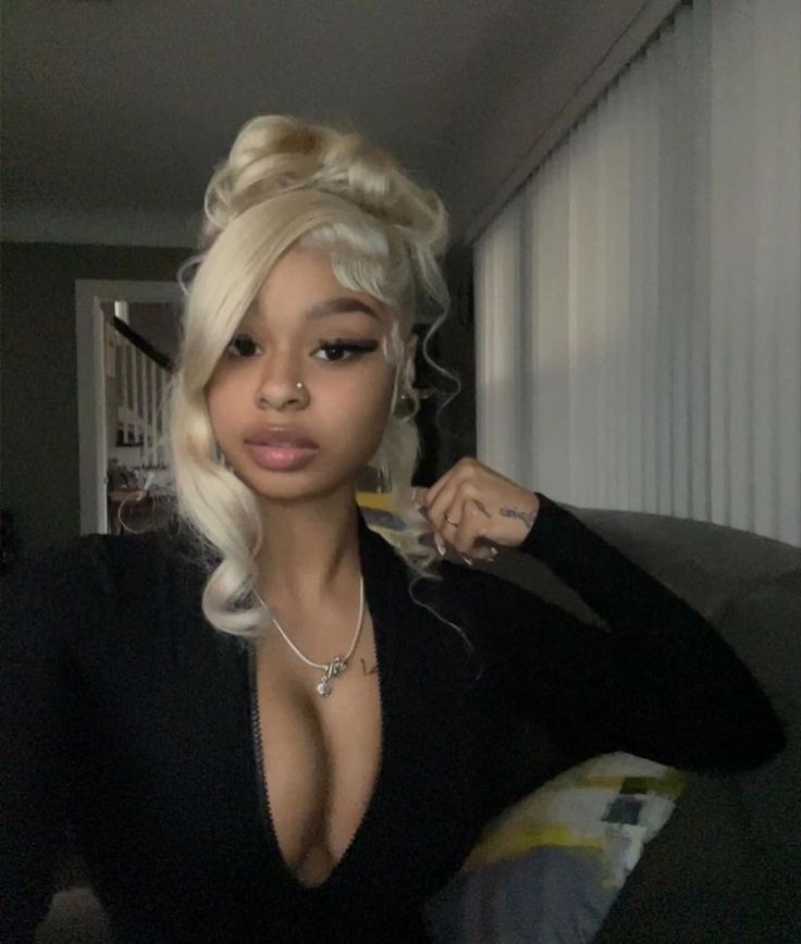 Baddie With Blonde Hair, Hairstyles With Bows Black Women, Baddie Pfps Aesthetic, Quick Weave Hairstyles, Hairdos For Curly Hair, Pretty Braided Hairstyles, Pretty Hair Color, Mia 3, Face Card