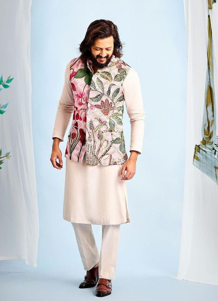 Soft Pink Printed and Embroidered Bandi Set Mahima Mahajan - Men - Fabilicious Fashion Outfit For Groom, Mehendi Party, Kurta And Pants, Lehenga Style Saree, Indian Bridesmaid Dresses, Saree Organza, Haldi Outfit, Dusty Lilac, Scallop Border