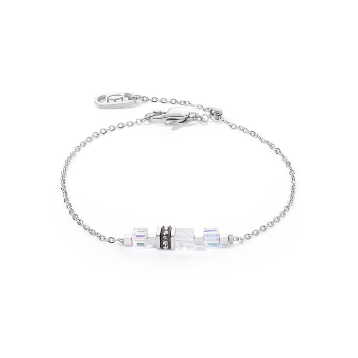 Enjoy the simple elegance of our Mini Cubes & Chain bracelet in silver and white - a sophisticated piece of jewellery that enchants with its delicate design and the unique charm of the materials. This piece of jewellery combines the timeless beauty of real stone cubes such as rock crystal with the dazzling brilliance of Swarovski crystals. The innovative sliding clasp ensures a customised fit and allows you to adjust the length of the bracelet to your liking, ensuring optimum wearing comfort. Lion White, Lion Bracelet, White Rock, Silver Chain Bracelet, Matching Bracelet, Crystal Stones, Delicate Chain, Aberdeen, Jewelry Cleaner