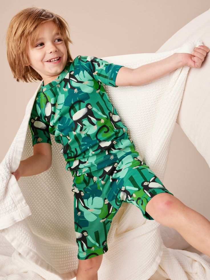 Your little dreamer will love snuggling up in our handsome short-sleeve pajama set featuring prints hand-drawn by Tea's San Francisco artists. Crafted of 100% soft cotton rib--brushed inside for extra softness--that will keep your sleepy sweetie pie super cozy but not too toasty. Boys Pjs, Sweetie Pie, Sleepwear Sets, Boys Pajamas, Sleepwear & Loungewear, Tea Collection, Slim Waist, Above Knee, The Dreamers