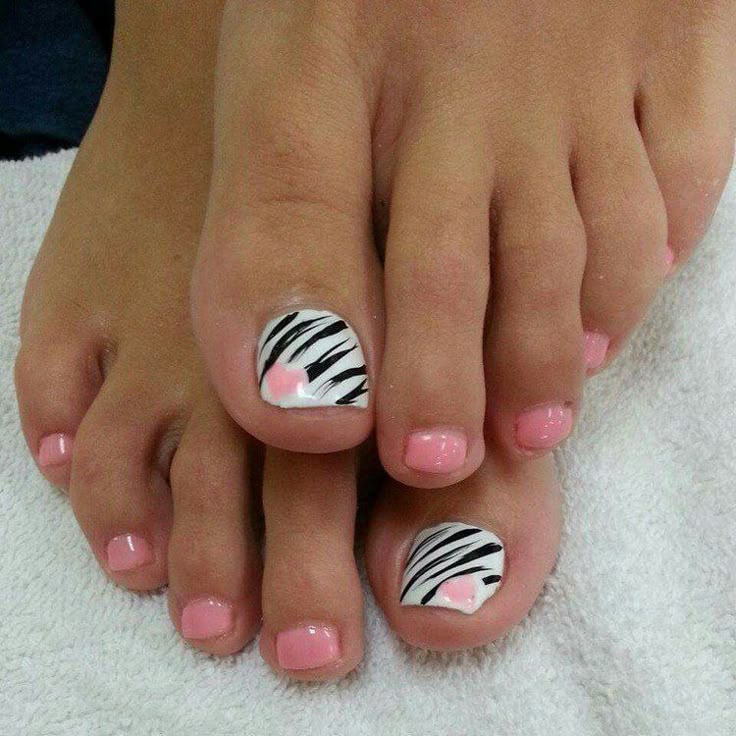 Fußnägel lackieren Ideen für Anfänger Zebra Nageldesign Anleitung Toenail Art Designs, Feet Nail Design, Toenail Art, Pedicure Designs Toenails, Toenail Designs, Gel Toe Nails, Toe Nail Color, Pedicure Ideas, Pretty Toe Nails