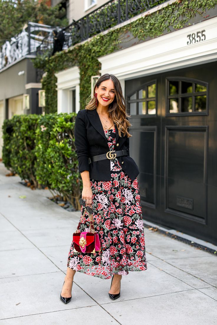 rose print midi dress | how to belt a blazer with a dress Midi Dress And Blazer Outfit, Dress With Blazer Outfit, Dress And Blazer Outfit, Blazer With Dress, How To Wear Blazers, Casual Outfit Inspiration, Blazer Outfit, Belted Blazer, Looks Chic