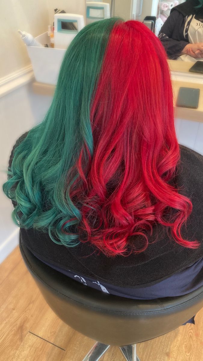 Red and green split dye hair Christmas Split Dye Hair, Green And Red Hair Color, Red And Green Hair Color, Red Green Hair, Green And Red Split Dye, Red Split Dye, Half Red Half Green Hair, Green To Red Hair, Christmas Hair Color Ideas For Short Hair