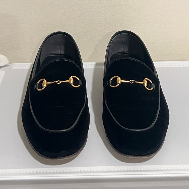 Gucci Jordaan Velvet Loafers Very Good Condition The Original Box Is Not Available Gucci Jordaan, Gucci Loafers, Shoes Gucci, Velvet Loafers, Gucci Shoes, Flat Shoes Women, Loafer Flats, Limited Time, The Original