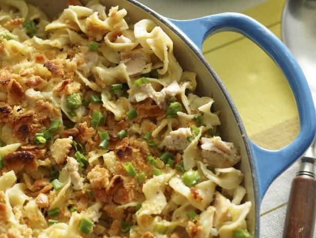 a casserole dish with chicken, noodles and peas