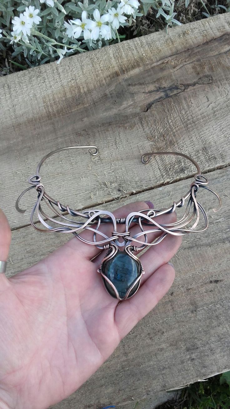 Custom ordere piece ☺Copper wire wrapped necklace with Labradorite stone. Wire Choker Necklace Diy, Wire Wrapped Choker Necklace, Wire Wrapped Choker, Rock Magnets, Crystal Necklace Diy, Diy Choker Necklace, Wire Wrapped Crystal Necklace, Wire Choker Necklace, Wrap Choker Necklace