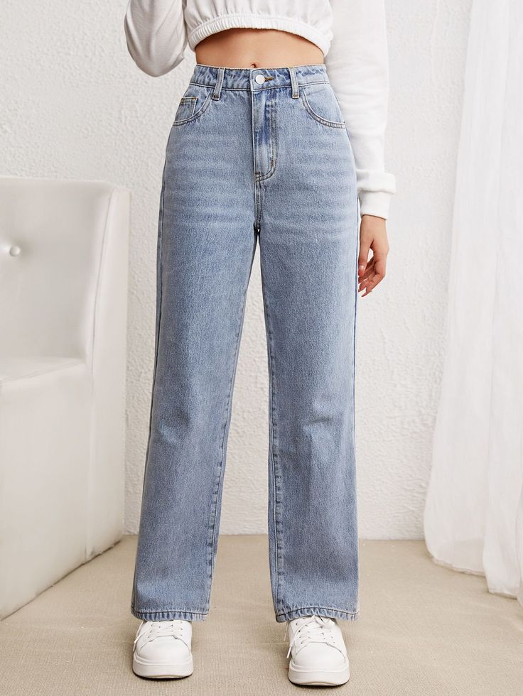 Cute Jeans Straight Leg, Cute Jeans With No Rips, Light Straight Jeans Outfit, Styling Light Blue Jeans, Cute Outfits For 7th Grade, Straight Fit Jeans Outfit, Outfits Straight Leg Jeans, Back To School Outfits Middle School, 9th Grade Outfits