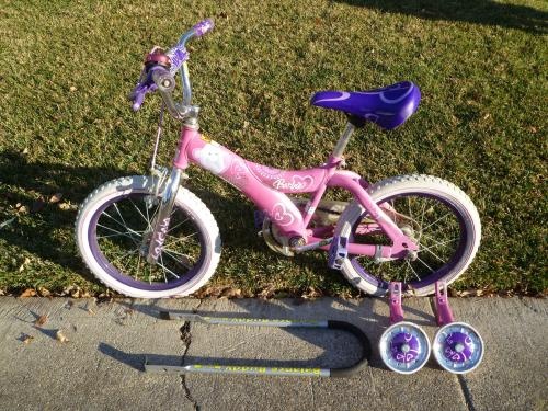 Barbie bike in pink of course. Kids Nostalgia, Barbie Bike, Barbie Kids, Nostalgia Aesthetic, Ouzo, Childhood Nostalgia, Inspo Board, Bike Helmet, Kids Bike