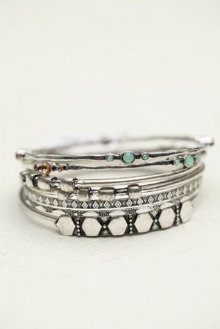 Free People Womens Electric Stone Hard Bangle Set by: Free People Spring Bracelet, Estilo Hippie, Bangle Set, Bohemian Fashion, Van Cleef, Pretty Jewellery, Looks Vintage, Boho Clothing, Stacking Rings