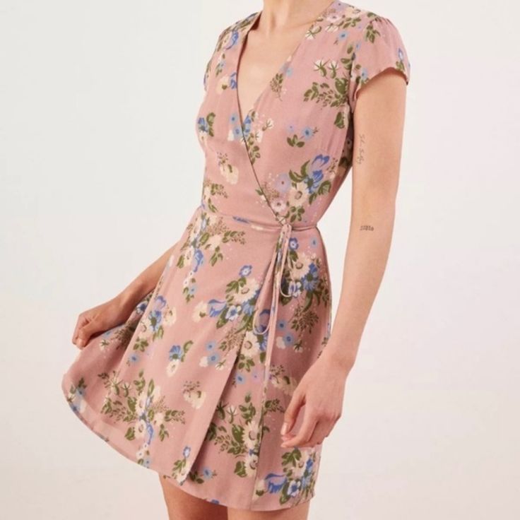 Brand New Without Tags. Size Small, Perfect Condition Spring Floral Print Mauve Dress, Fitted Mauve Floral Print Dress, Fitted Feminine Floral V-neck Dress, Feminine Fitted V-neck Floral Dress, Fitted V-neck Feminine Floral Dress, Mauve Floral Print Dress For Garden Party, Chic Pink Floral A-line Dress, Chic Pink A-line Floral Dress, Fitted Mauve Midi Dress For Spring