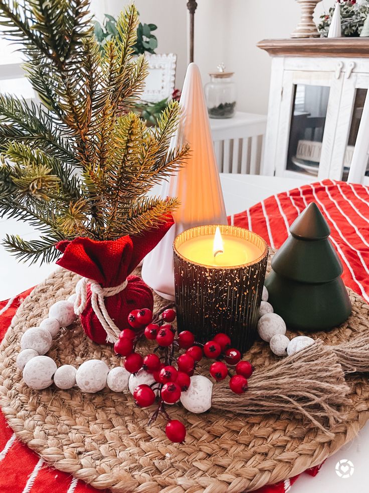 Christmas Table Decor Round Table Christmas Centerpieces, Christmas Dining Table Centerpiece, Round Table Centerpieces, Round Dining Table Decor, Gold Charger Plates, Xmas Centerpieces, Christmas Dining Table Decor, Round Table Decor, Red Tablecloth