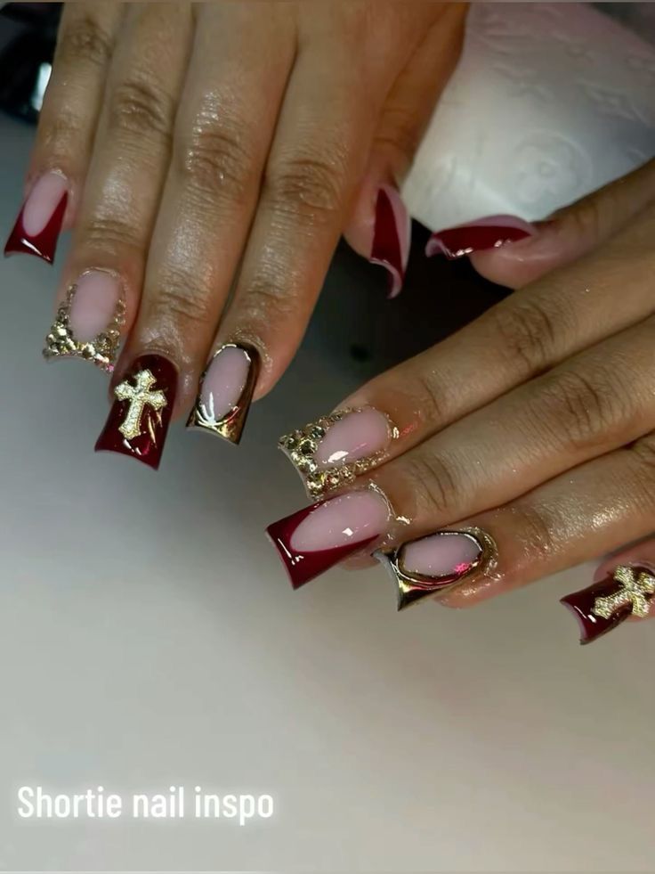 Cute Red Birthday Nails, Red And Gold Acrylics, Red And Gold Chrome Nails, Nail Freestyle Designs, Red Gold Nails Design, Red Prom Nail Ideas, Medium Red Nails, Red And Gold Nail Ideas, Red Junk Nails