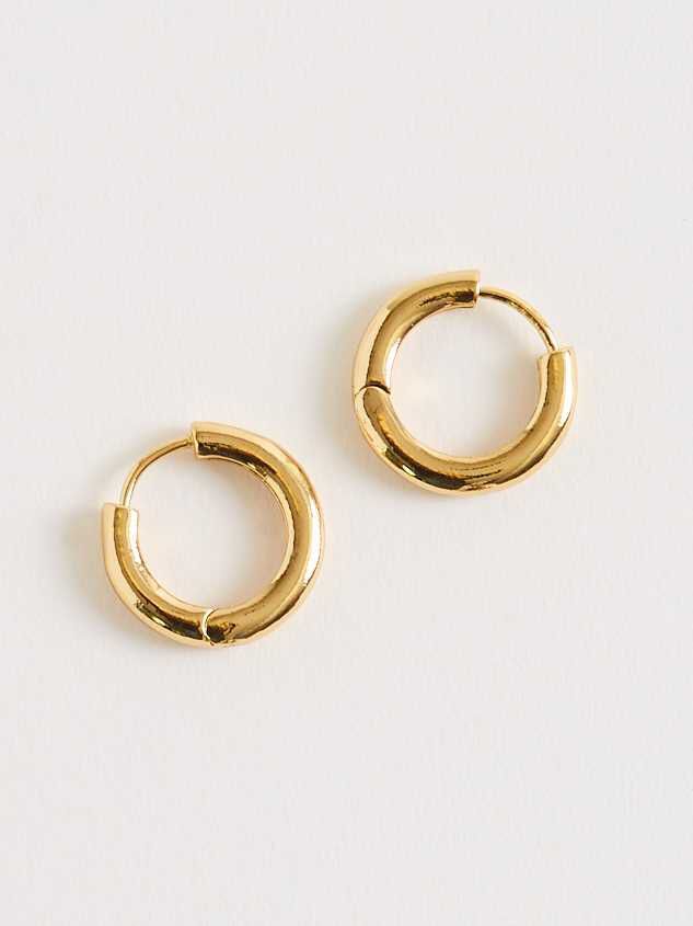 <p>These adorable bold hoop earrings are so cute and trendy! Pair them with your favorite outfit to complete your look!</p> Alterd State Earrings, Altard State Jewelry, Chic Hoop Huggie Earrings For Pierced Ears, Trendy Gold Cartilage Earrings, Chic Hoop Earrings As Gift, Chic Metal Hoop Earrings, Everyday Metal Hoop Clip-on Earrings, Chic Nickel-free Hoop Earrings, Chic Nickel-free Round Hoop Earrings