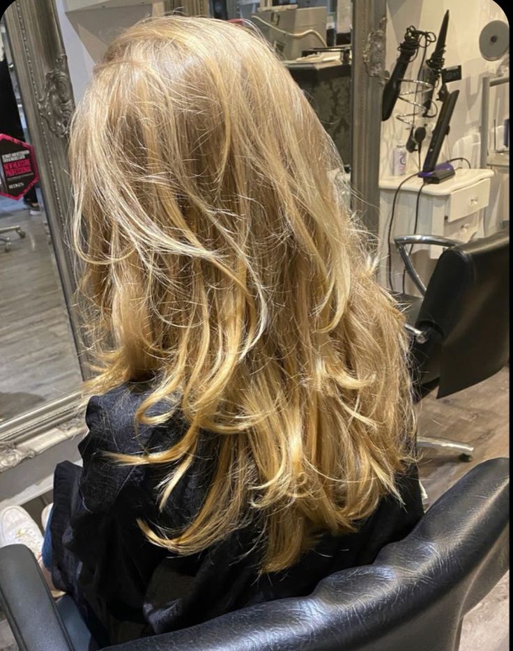 Blonde Highlights On Blonde Hair Honey, Hair With Volume And Layers, Haircuts To Volumize Hair, Long Hair With A Lot Of Layers And Curtain Bangs, Layers Hair With Highlights, Golden Blonde Hair With Layers, Blonde Medium Hair With Layers, Part Line Foils, Long Layers Volume Haircut