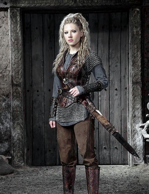 Viking Ren Faire Costume, Lagertha Dress, Viking Costume Female Diy, Viking Outfit Woman Warriors, Lagertha Cosplay, Viking Photoshoot, Viserra Targaryen, Kathryn Winnick, Viking Halloween