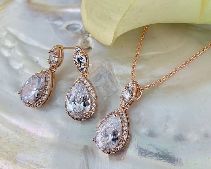 This set has the style and color you're looking for to add the final touches to your wedding day look with the perfect bridal Set!!Dramatic cubic Zirconia 18K Plating. Lead free and nickel free. Shining with beauty and adds a luxurious look.Perfect gift idea.Various Occasions: Ideal for Bridal, Wedding, Prom, Pageant, Bridesmaids, Parties, Proms, Homecoming, Black Tie Formal Affairs, Holidays, Special Occasions, Birthday, Valentine's Day, Mother's Day or Anniversary Gifts.All-match Clothes. Tear Rose Gold Bridal Set, Gold Bridal Set, Black Tie Formal, Round Halo, Rose Gold Bridal, Halo Style, Zircon Jewelry, Bridal Set, Bridal Sets