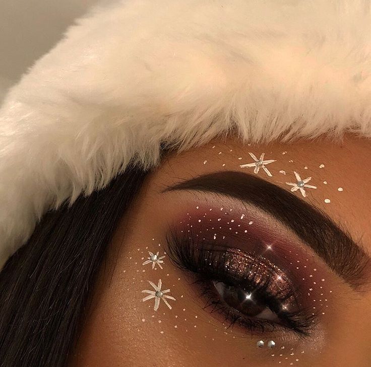 New Year’s Eve Glam Makeup, Hot Cocoa Makeup, Christmas Makeup Eyeshadow, Easy Xmas Makeup, Glam Christmas Makeup Looks, Brown Christmas Makeup, Christmas Makeup Looks Holidays, Makeup Ideas Christmas Party, Christmas Make Up Ideas Simple