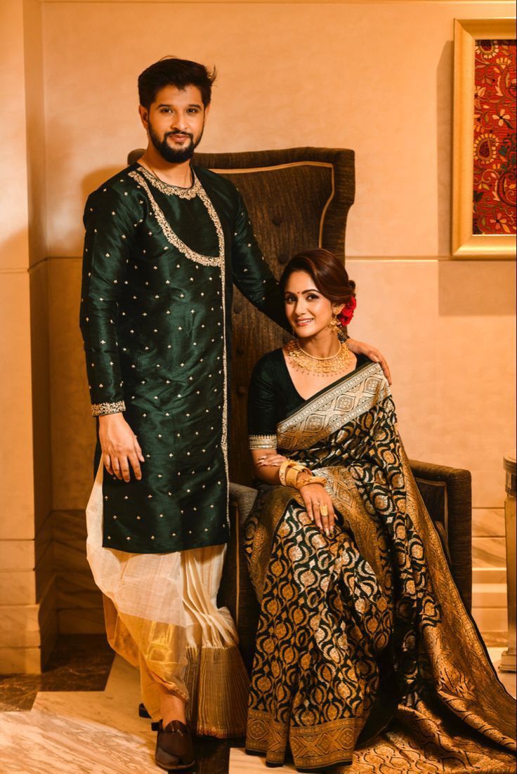 Marathi Engagement Look, Engagement Outfits Indian Couple, Luxury Saree, Groom Indian Wedding Outfits, Kolkata Wedding, Marathi Wedding, Bengali Bridal Makeup, Indian Wedding Bride, Reception Outfit