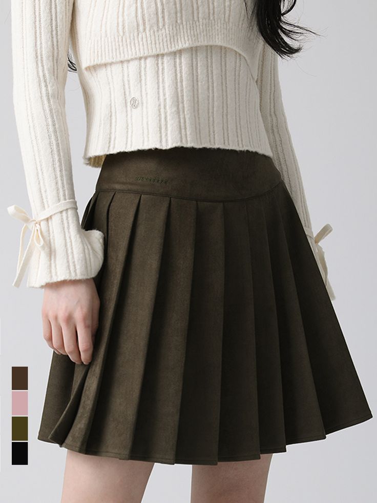 Editor’s notesThis is AVANDRESS’s pleated skirt that allows you to create a lovely look. The pleats add a cheerful and lively touch to the outfit, and the rounded waistband design wraps comfortably around your waist. Made with suede material, it's a great item for staying warm during the fall and winter.- It can be styled in various ways when paired with different top styles- It's a versatile item suitable for everyday wear- The side pockets enhance its practicality- You can easily put it on or take it off with the side zipper- The brand logo is embroidered on the waistband, adding a stylish touchMeasurements(in.)SIZE (S/M/L)- Total : 16.93 in / 17.72 in / 18.50 in- Waist : 12.40 in / 13.39 in / 14.37 in- Hip : 20.87 in / 21.85 in / 22.83 in- Hem : 24.41 in / 25.39 in / 26.38 in* Model inf Waistband Design, Pleats Skirt, Suede Material, Fall And Winter, The Fall, Pleated Skirt, Stay Warm, Side Zipper, Brand Logo