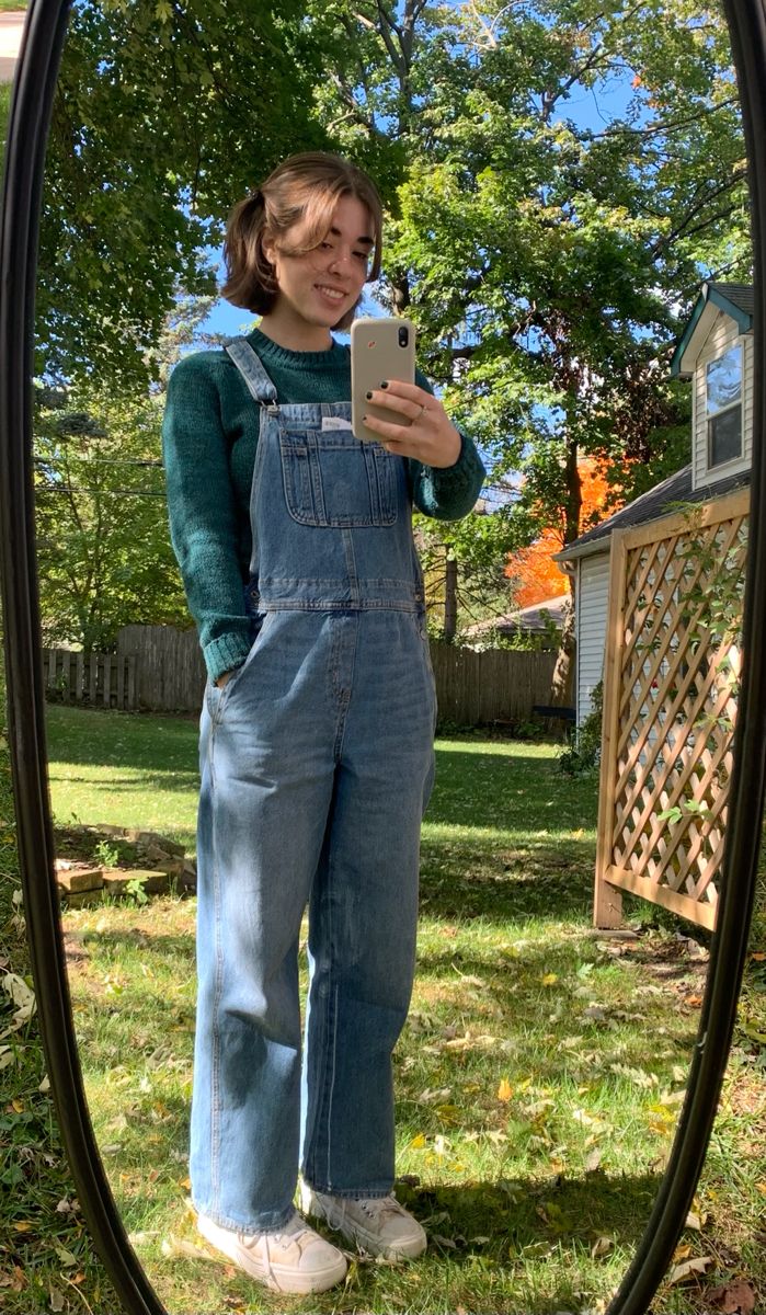 women’s bob haircut, sweater, overalls Overalls Big Bust, Long Dungarees Outfit, Blue Jean Overalls Outfits Winter, Unique Overall Outfits, Sweatshirt With Overalls, Overalls Cold Weather, Overalls Turtleneck Outfit, Overalls With Sweater Outfit, Blue Overalls Aesthetic