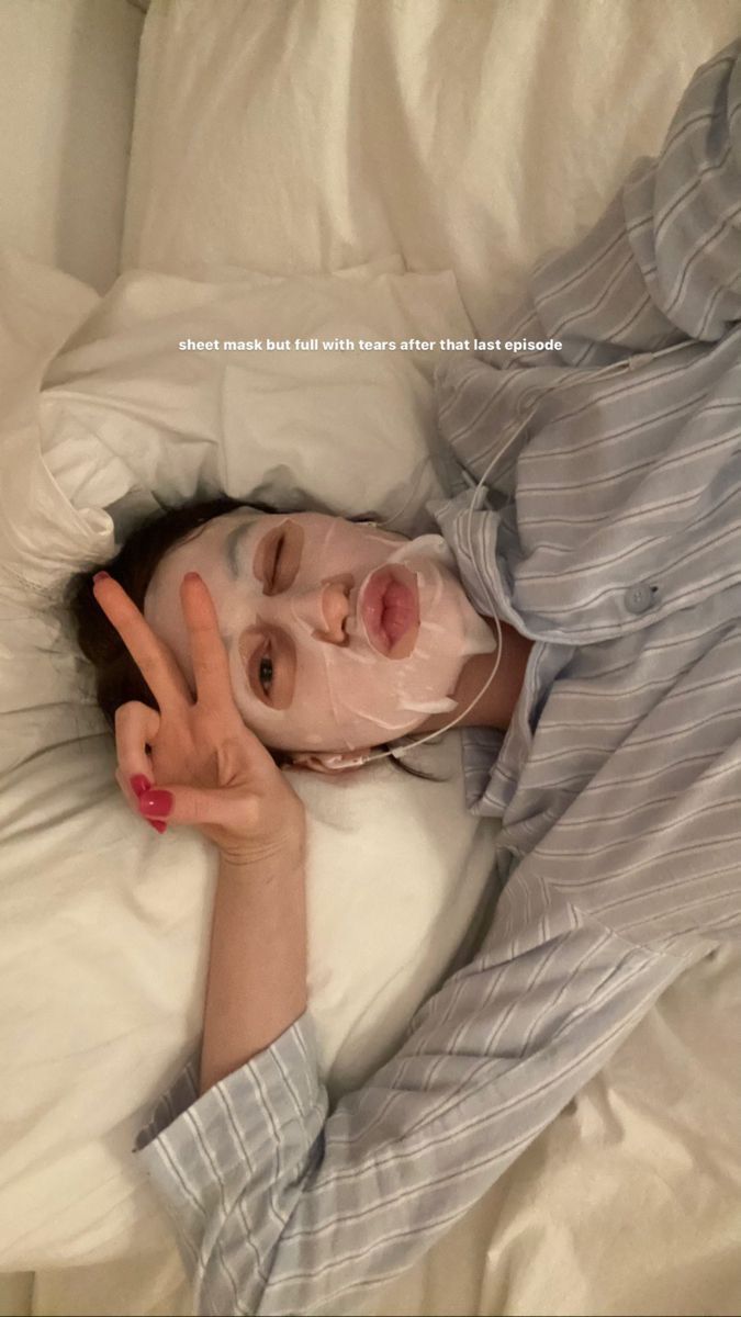 Red Aesthetic Instagram, Sheet Mask Aesthetic, Tiktok Fitness, Best Sheet Masks, Korean Face Mask, Korean Face, Vogue Beauty, Instagram My Story, Pretty Skin