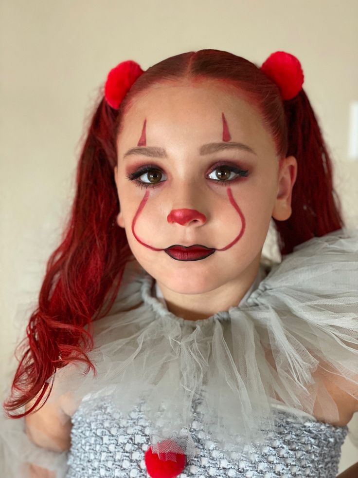 Easy Kid Clown Makeup, Easy Halloween Kids Makeup, It Clown Makeup Kids, Halloween Makeup Baby Girl, Clown Makeup Kids Cute, Pennywise Make Up Girl, Kid Clown Makeup Girl, Kids Halloween Makeup Ideas, Easy Kid Halloween Makeup