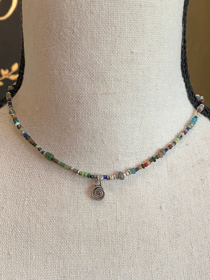 "15\" tiny beaded choker with glass beads and a little labradorite for sparkle and a tiny open swirly. Every necklace is one of a kind - unique. The necklace shown here is an example. You can request custom colors if you would like. UNISEX BOHO A necklace you can wear all day everyday. It goes with dozens of different layering options with other boho necklaces. SUPER TINY BEADS 2mm - 3mm. Free gift of the month and free shipping for purchases over $35. Exclusive Studio design✤" Bead Necklace Layering, Make Beaded Necklace, Cute Funky Jewelry, Bead Necklace Colorful, Beaded Necklace Boho, Mini Bead Necklace, Beaded Jewelry Crystal, Unique Beaded Necklaces, 90s Beaded Jewelry