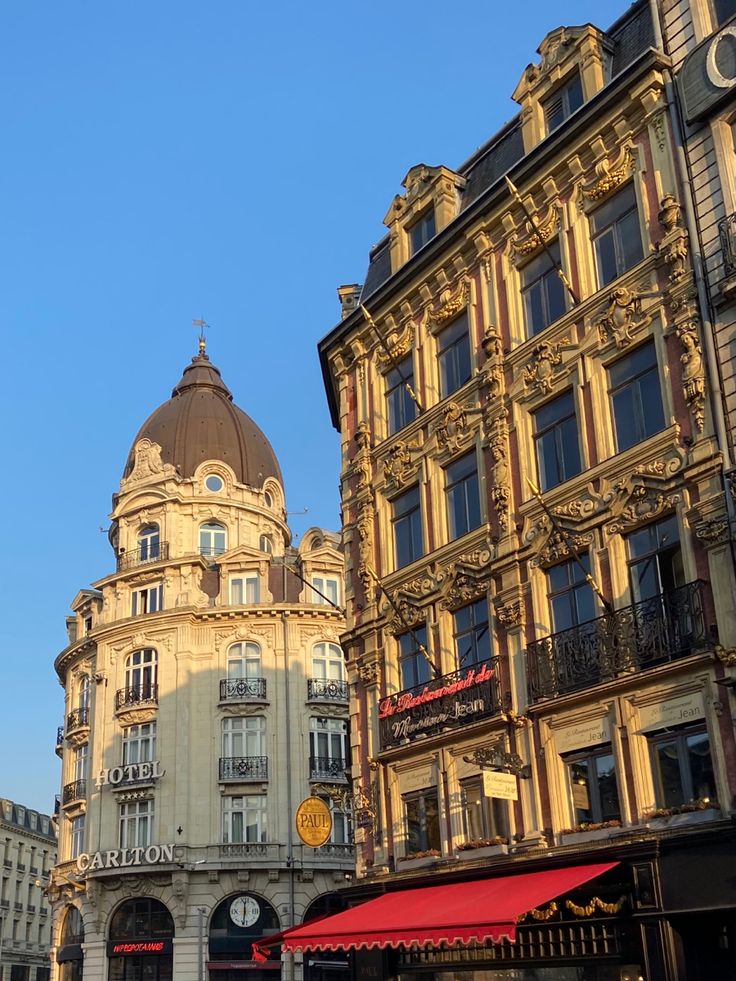 an old building in the middle of a city