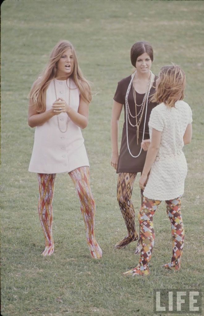 70's fashions Moda Z Lat 70., 70s Mode, 1969 Fashion, High School Fashion, Classy People, Moda Hippie, Chica Cool, Woodstock Festival, Estilo Hippie