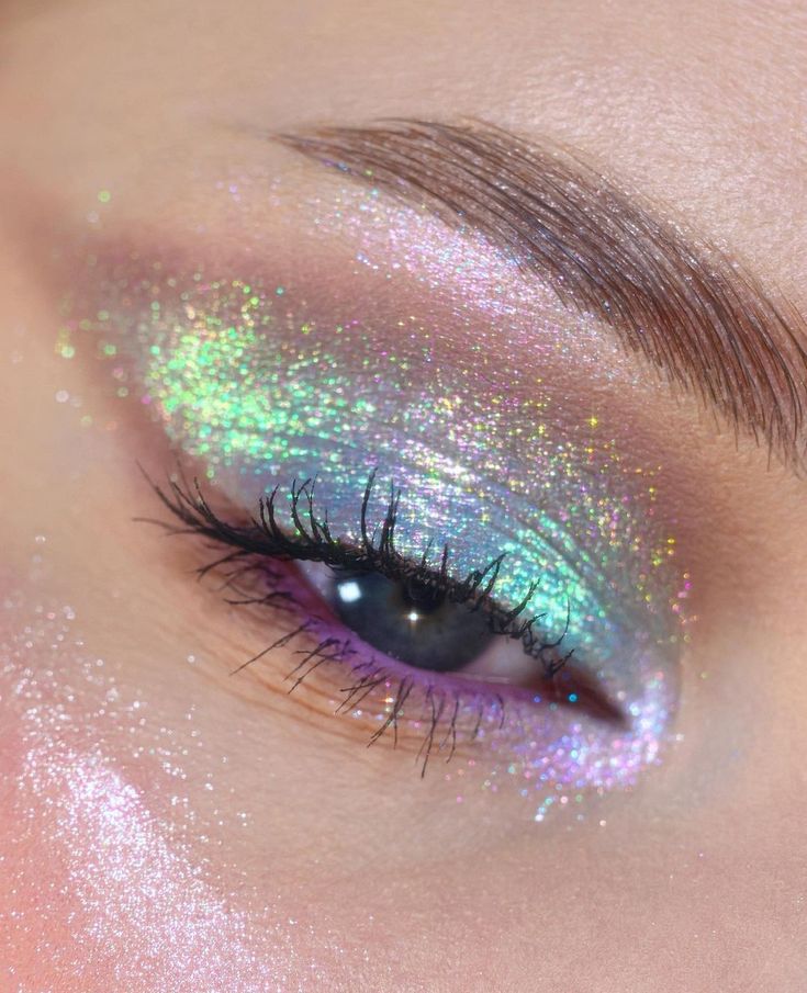 Holographic Glitter Makeup, Aurora Borealis Makeup, Holographic Makeup Look, Whimsical Makeup Fairies, Opal Eyeshadow, Multichrome Eyeshadow Looks, Iridescent Makeup Looks, Iridescent Eye Makeup, Purple Green Makeup