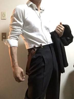 Folds Reference, Sleeve Folds, Shirt Folding, How To Fold Sleeves, Casino Hotel, Men In Suits, Ice Melting, Body Reference Poses, Pose Ref