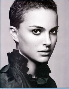 Natalie Portman Short Hair, Shaved Head Women, Crop Hair, Woman Shaving, Super Short Hair, Shaved Head, Short Pixie Haircuts, Keira Knightley, Buzz Cut