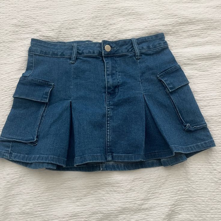 Blue Jean Skirt, With Cargo Pockets, Brand New, Never Worn, From Windsor, Size Small Casual Blue Denim Skirt With Pockets, Casual High-waist Blue Skirt, Casual Blue Pleated Skort, Blue Denim Pleated Skort, Blue Pleated Mini Denim Skirt, Trendy Pleated Blue Bottoms, Trendy Blue Pleated Bottoms, Blue High Waist Skort With Pockets, Blue Mini Skort With Pockets