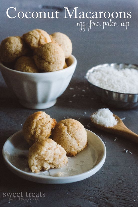 coconut macaroons are on a plate next to a bowl of rice