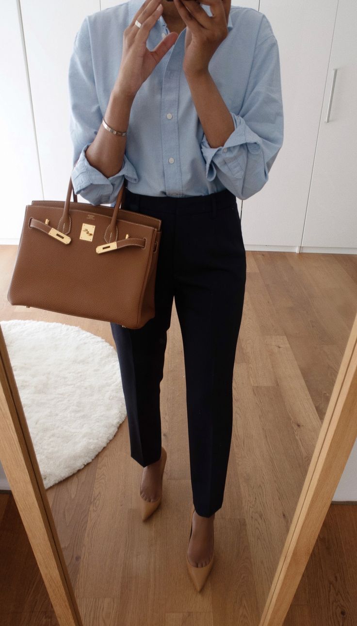 Oxford Shirt Women Outfit, Light Blue Shirts Women, Navy Blue Shirt Outfit, Light Blue Shirt Outfit, Oxford Shirt Outfit, Navy Blue Pants Outfit, Blue Trousers Outfit, Oxford Shirt Women, Blue Pants Outfit