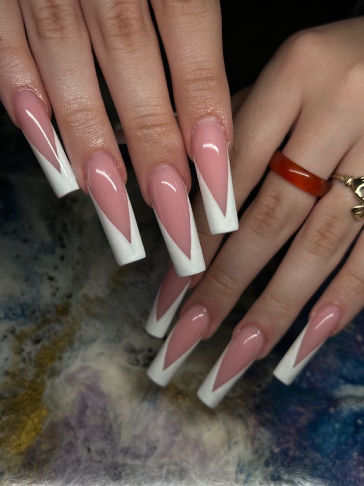 Deep v white french tip nail Pointy French Tip Nails Coffin, Pink And White French Tip Acrylic Nails Coffin, White Tip Ideas Nails, V Shaped French Tip Nails Pink, Pointed French Tip Nails Square, Sharp White French Tip, Cute Nails Acrylic Coffin White, Pointed French Nails, V White Tip Nails