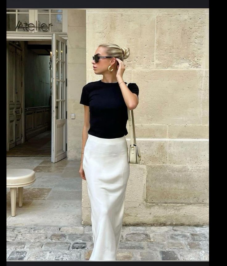 White Skirt Outfit Summer Classy, White Satin Maxi Skirt Outfit, Satin Skirt Outfit Classy, White Satin Skirt, Silk Skirt Outfit, Satin Outfit, Satin Skirt Outfit, White Skirt Outfits, Summer Office Outfits