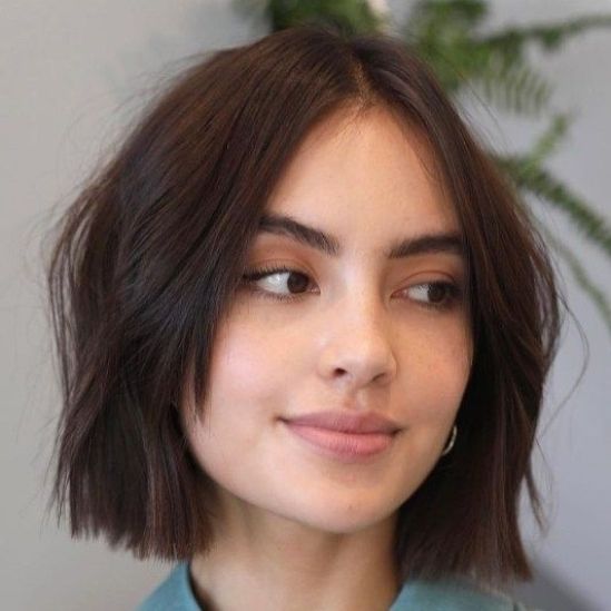 Short Bob Hairstyles Thick Wavy Hair, Short Hair With Framing Bangs, Short Bob Hairstyles With Bangs Straight Fine Hair, Bob Haircut Face Framing, Framed Bob Haircut, Cool Bob Haircut Bangs, Face Frame Short Haircut, Bob Haircuts With Face Framing, Choppy Bob Hairstyles Straight Hair