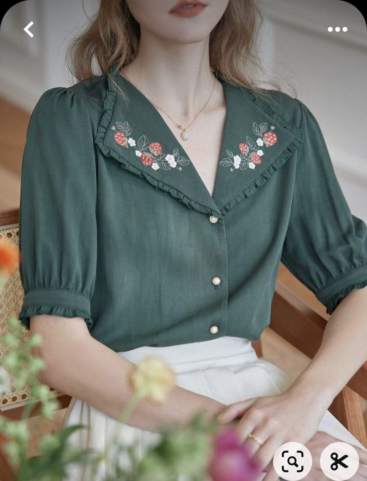 Strawberry Embroidery, Doll Collar, Simple Retro, Embroidered Collars, Simple Blouse, Puff Sleeve Blouse, Mode Inspo, 가을 패션, Collar Blouse