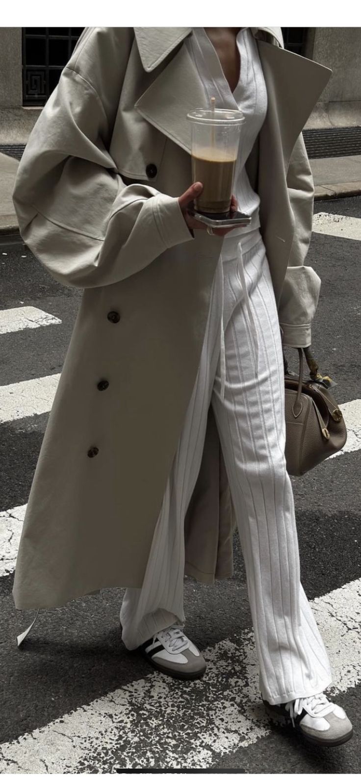 Trench Coat Outfits, Minimalism Clothes, Trench Coat Fall, Summer Office Outfits, Elegant Classy Outfits, Cardigan Blazer, Chic Business Casual, High Waisted Dress Pants, Trench Coat Outfit