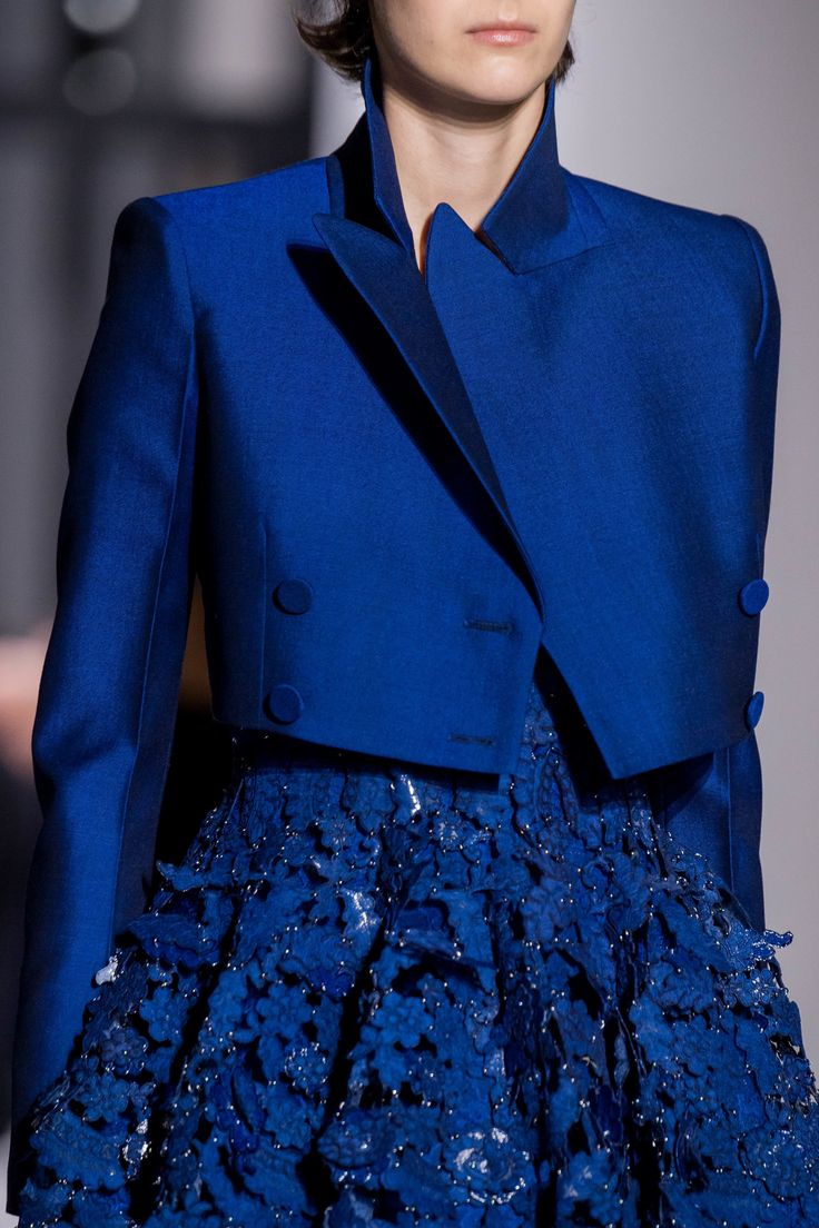 Givenchy Spring 2019 Couture Collection - Vogue Givenchy Couture, 2019 Couture, Detail Photos, Vogue Paris, Couture Collection, Couture Fashion, Blue Fashion, Givenchy, Designer Fashion